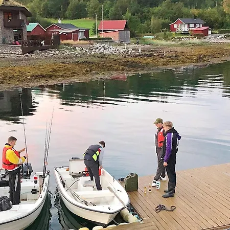 10 Person In Eidsvag-by Traum * Rød