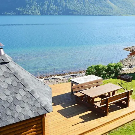 10 Person In Eidsvag-by Traum