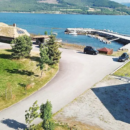 10 Person In Eidsvag-by Traum *