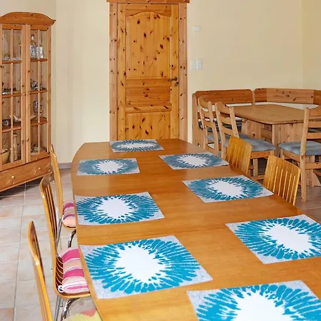 10 Person In Eidsvag-by Traum