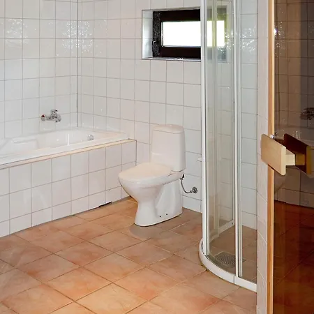 10 Person In Eidsvag-by Traum