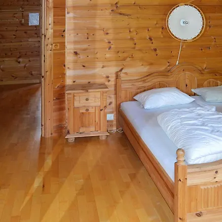 10 Person In Eidsvag-by Traum *