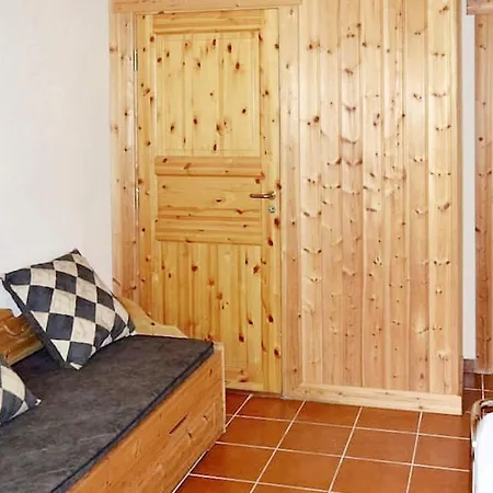 10 Person In Eidsvag-by Traum