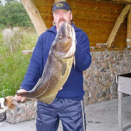 10 Person In Eidsvag-by Traum Nyaraló *