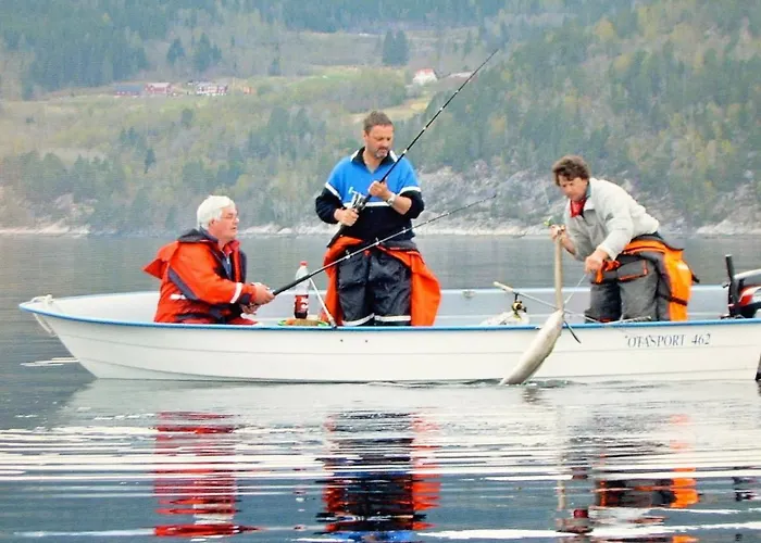 度假居 10 Person In Eidsvag-by Traum Rød