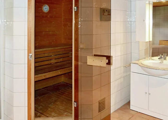 10 Person In Eidsvag-by Traum