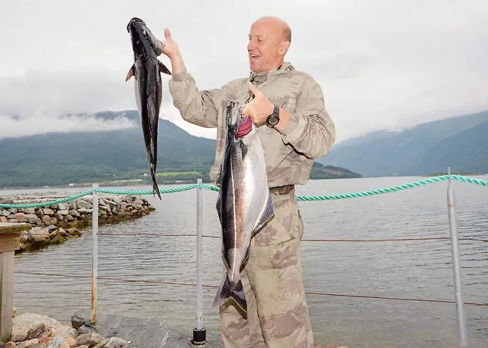 10 Person In Eidsvag-by Traum