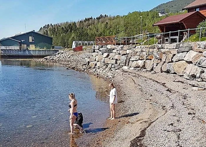 10 Person In Eidsvag-by Traum