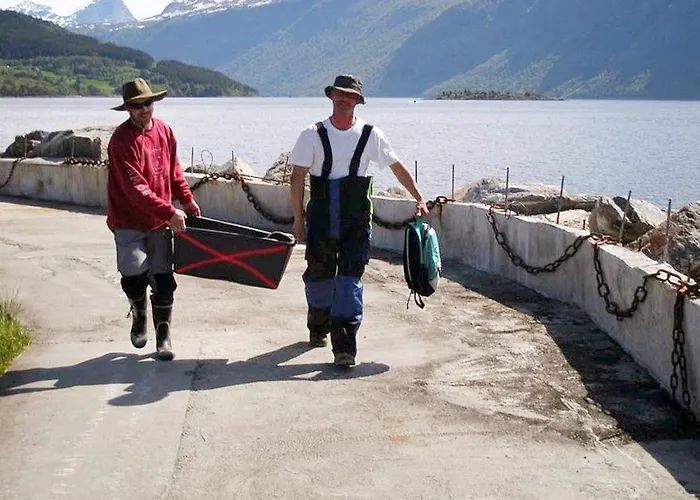 10 Person In Eidsvag-by Traum *