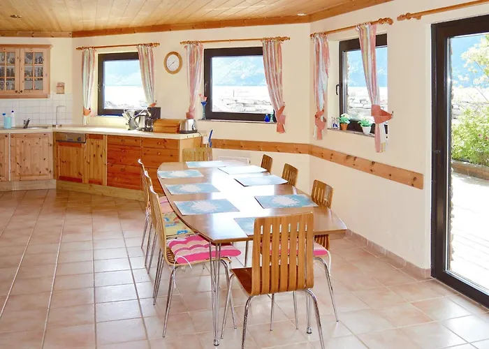 10 Person In Eidsvag-by Traum 度假居 Rød