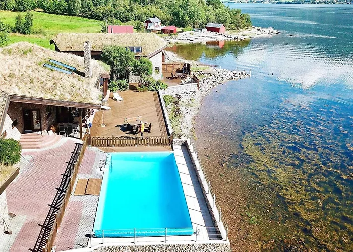 10 Person In Eidsvag-by Traum