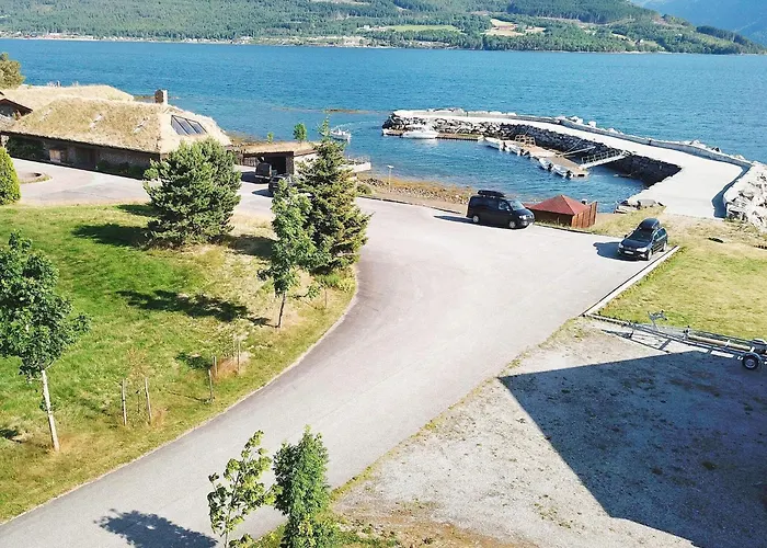 10 Person In Eidsvag-by Traum *