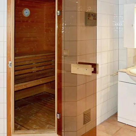 10 Person In Eidsvag-by Traum