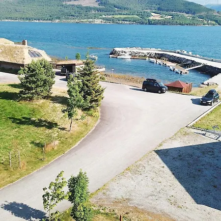 10 Person In Eidsvag-by Traum *